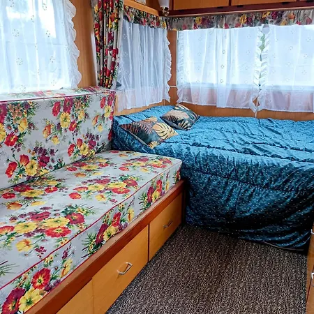 Caravane Vintage Insolite Avec Jacuzzi Au Calme * Sauvessanges