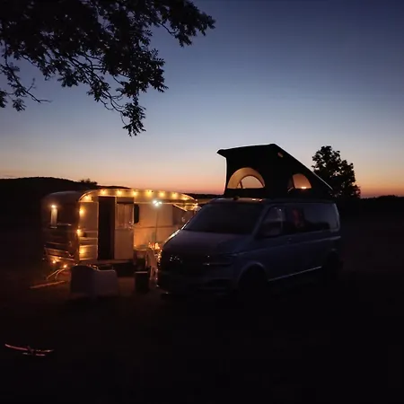 Caravane Vintage Insolite Avec Jacuzzi Au Calme Campsite